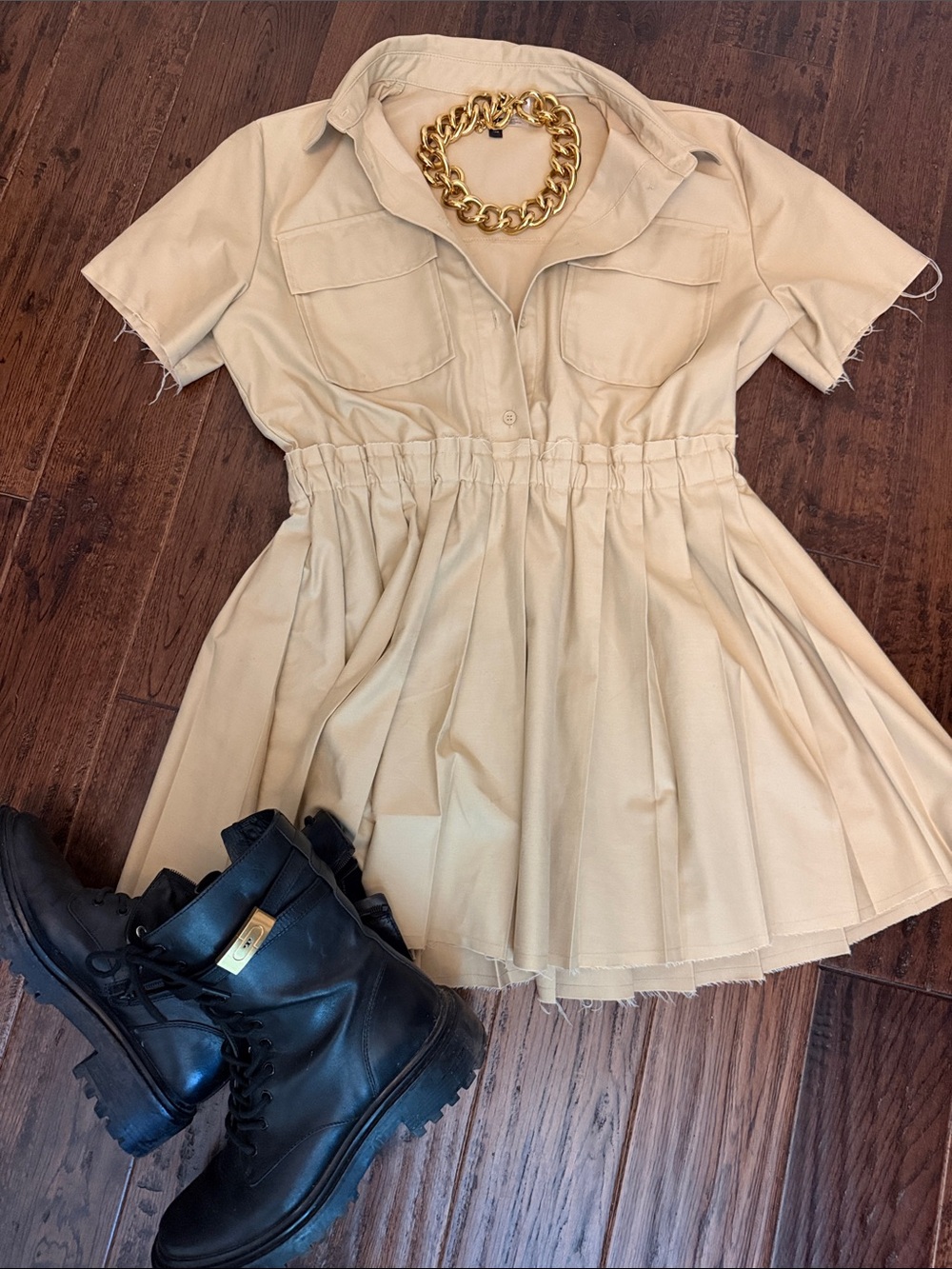 Short-Sleeve elastic Waist Mini Dress in Tan